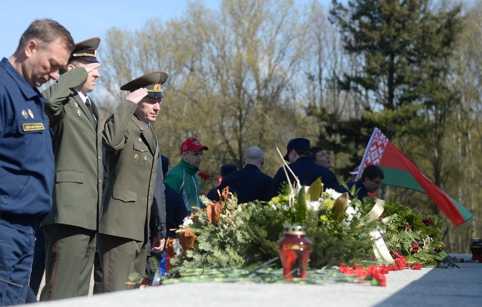 WARSZAWA MAUZOLEUM ARMII CZERWONEJ RAJD DROGAMI CHWAŁY (Uczestnicy rajdu)