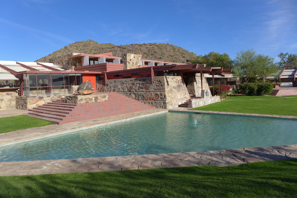 Taliesin West - dom-studio Wrighta, powstałe pod koniec lat 30. Budynek, który możemy podziwiać dzisiaj, powstał na zgliszczach - wcześniejsze wersje zostały doszczętnie zniszczone w dwóch pożarach