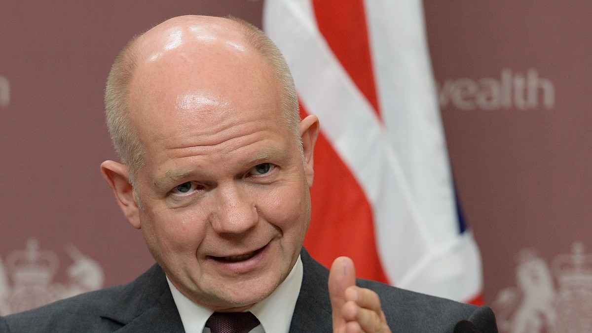 Brytyjski minister spraw zagranicznych William Hague zaapelował dziś o odwołanie wyznaczonego na niedzielę referendum na Krymie i ostrzegł Rosję przed sankcjami, jeśli w rozwiązywaniu ukraińskiego kryzysu nie nastąpi dyplomatyczny postęp.