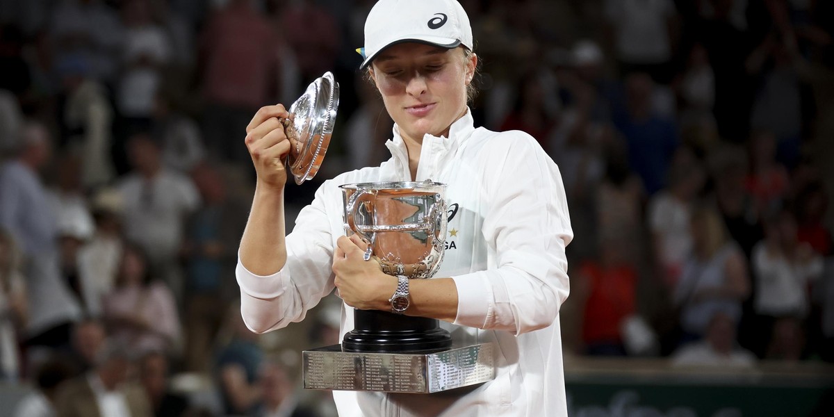 2022 Roland Garros. Iga Świątek lubi zaglądać do pucharu. Czy i tym razem znajdzie tam słodką niespodziankę?