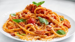 pyszny obiad na wtorek. podajemy przepis, ty gotujesz. obłędny, mocno pomidorowy makaron z rzymu