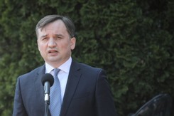 KE wszczęła procedurę przeciwko Polsce. Ziobro: Nadużycie prawa