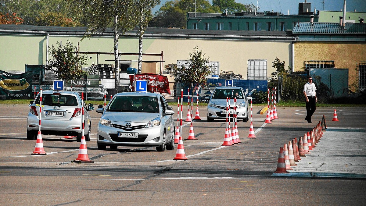 Tragicznie zakończył się egzamin na prawo jazdy w białostockim WORD. Dziś przed południem jeden ze zdających zmarł na placu manewrowym.