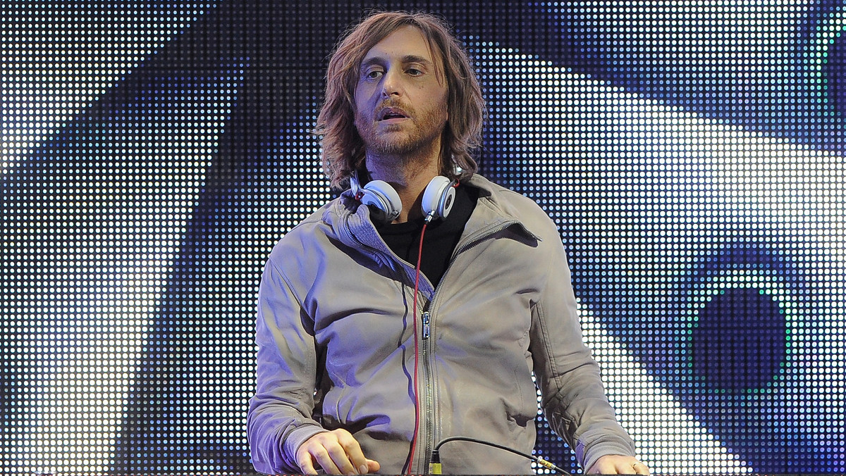 David Guetta być może jest największym szkodnikiem współczesnej muzyki elektronicznej, ale nie można mu odmówić dwóch rzeczy - skuteczności i pasji z jaką działa. Szkoda jednak, że wszystko w jego świecie podporządkowane jest hasłu "więcej, mocniej, szybciej".