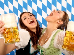 Portret Polaków? Mniej palimy, więcej pijemy, ale jesteśmy zadowoleni