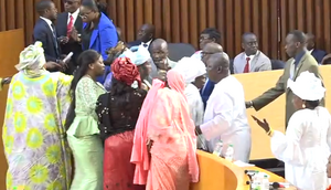 Altercation entre Massata Samb et Amy Ndiaye, jeudi 1er décembre à l’Assemblée nationale du Sénégal.