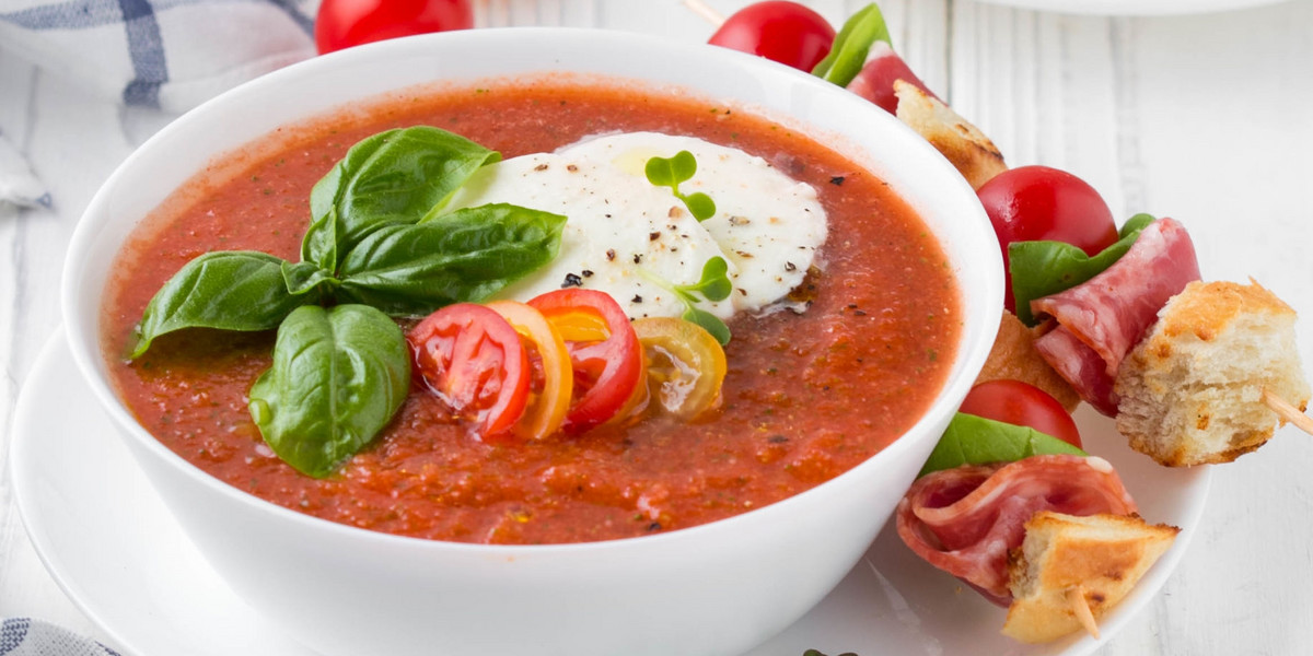 Zupa krem z pomidorów to letni przysmak bogaty w potas i magnez