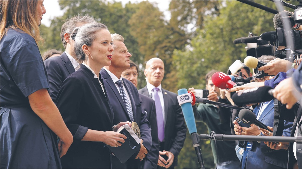 Nowy Front Ludowy chce, żeby misję sformowania rządu dostała Lucie Castets.