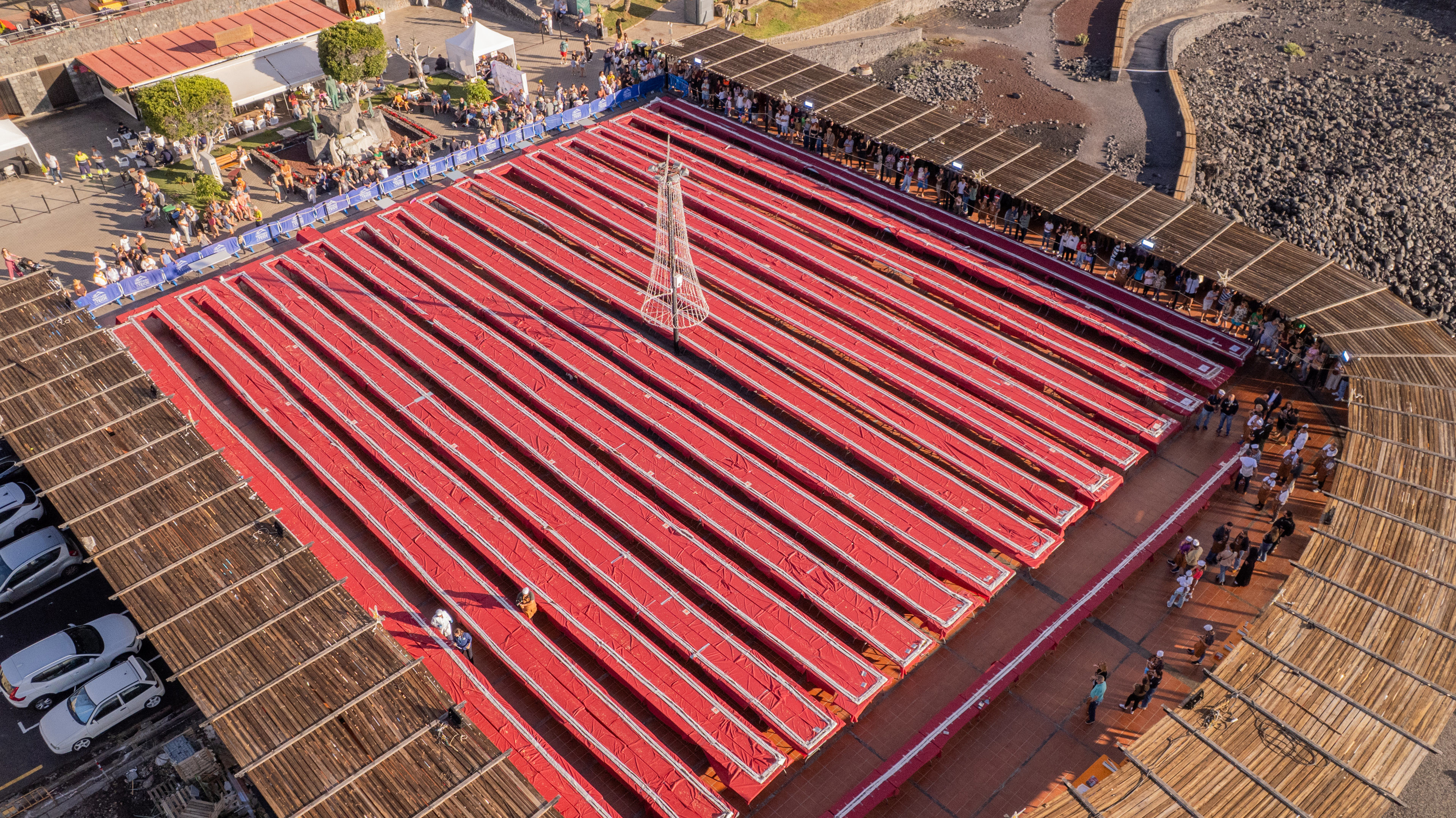 Récord mundial: Tenerife elabora turrón de 1.115 metros para familias necesitadas