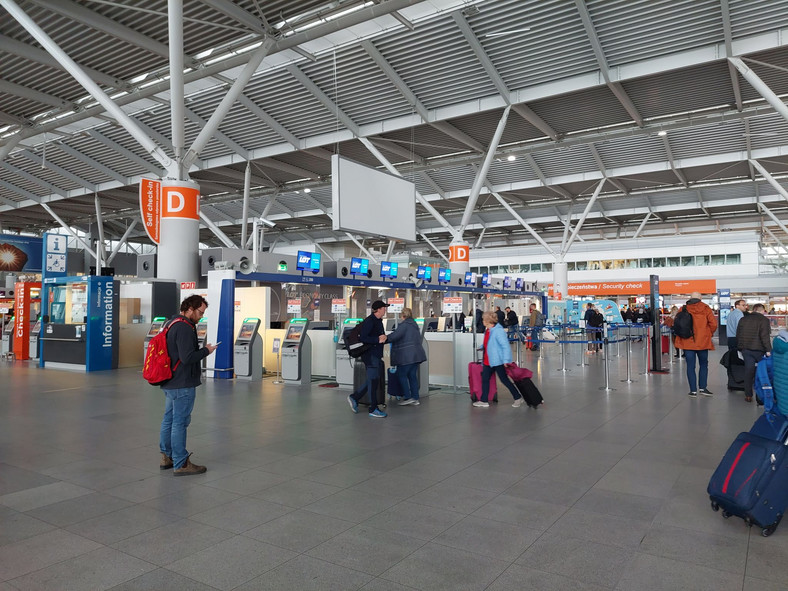 Lotnisko Chopina w Warszawie, 25 kwietnia 2022 r.