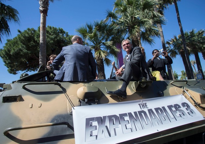 Harrison Ford i radziecki czołg na bulwarze Croisette