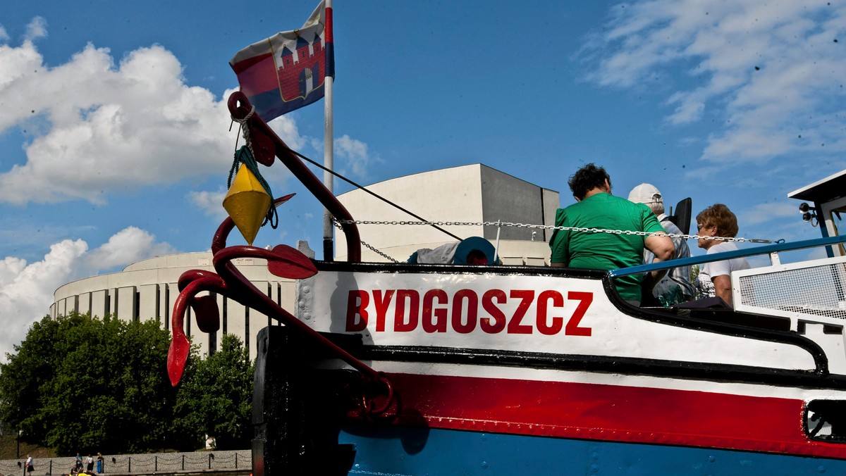 Niedziela, 19 czerwca jest ostatnim dniem Bydgoskiego Festiwalu Wodnego "Ster na Bydgoszcz 2016". Wygląda na to, że słoneczna aura przyciągnie dzisiaj w okolice Wyspy Młyńskiej jeszcze więcej zainteresowanych.