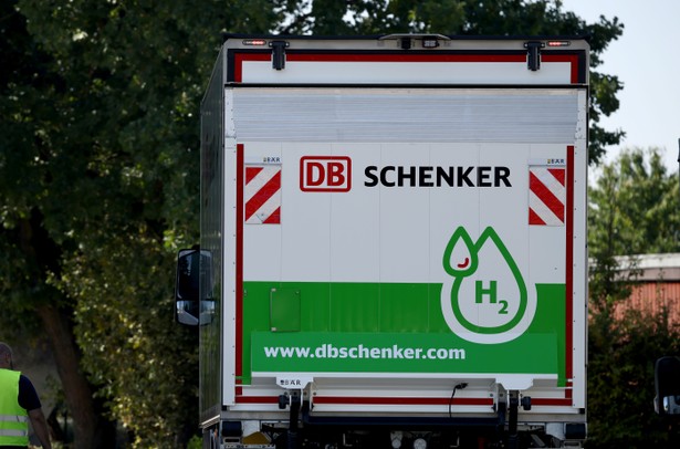 CVC i DSV składają oferty o wartości 14 miliardów euro za DB Schenker, jednostkę logistyczną Deutsche Bahn AG