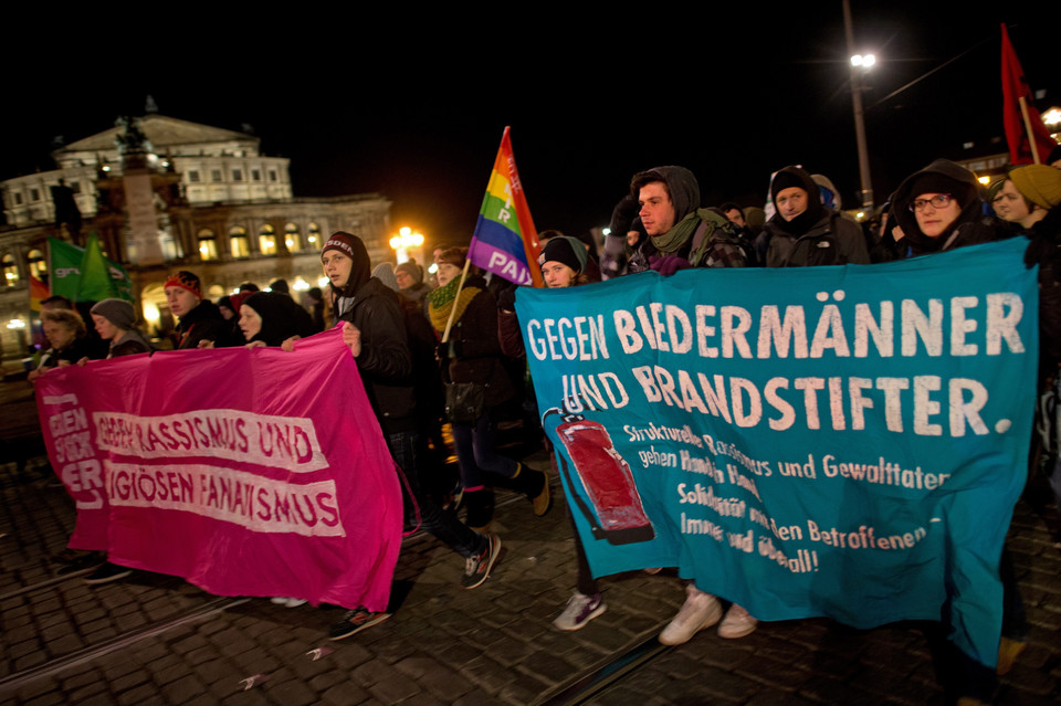 Za i przeciw imigracji. Protesty w Niemczech