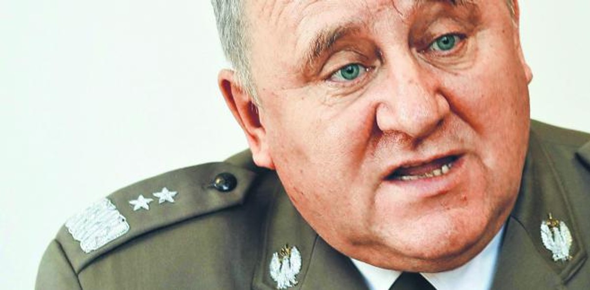 Generał dyw. dr hab. Bogusław Pacek, doradca ministra obrony i rektor Akademii Obrony Narodowej