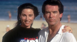 Pierce Brosnan i Keely Shaye Smith w 1995 r. 