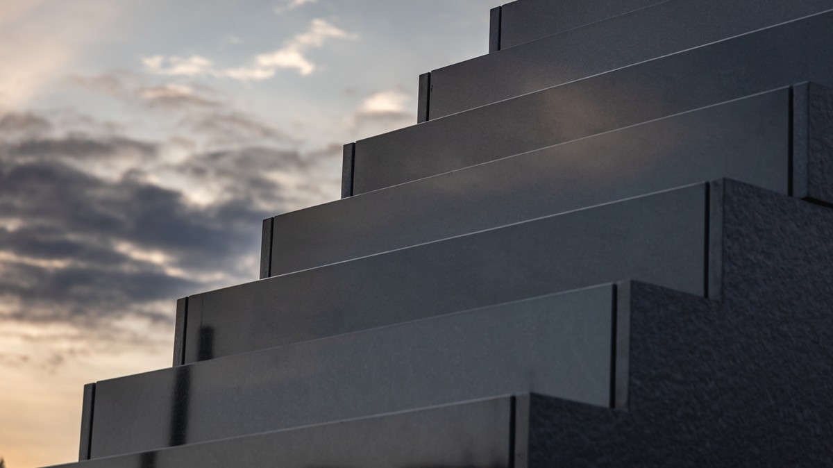 Pomnik Ofiar Tragedii Smoleńskiej 2010 roku Pomnik Smoleński Warszawa Plac Piłsudskiego Smoleńsk Katastrofa smoleńska