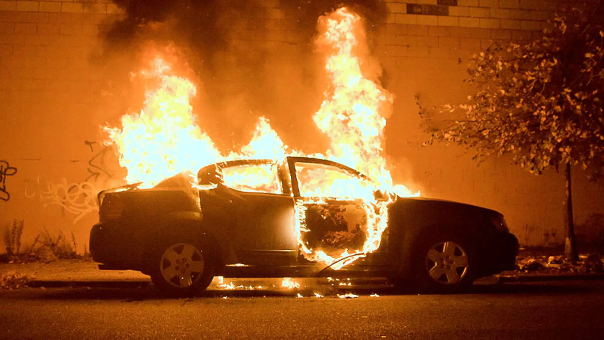 Nie wszystkim w Arabii Saudyjskiej podoba się fakt, że kobiety mogą prowadzić auto. Podpalenie i wyzwiska