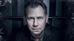 autor kultowych thrillerów odwiedzi polskę. wizyta zbiega się z wydaniem nowej książki