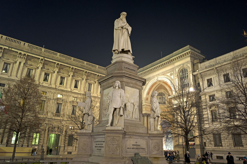 Plac La Scala i pomnik Leonarda da Vinci, Mediolan