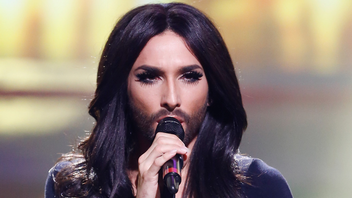 Conchita Wurst marzy o spotkaniu z Władimirem Putinem. "Ciekawi mnie jego osobowość, jego sposób widzenia i rozumienia świata" – powiedziała Conchita Wurst. Piosenkarka powiedziała też, że zwróciłaby uwagę na ustawy Prezydenta Rosji w sprawie osób homoseksualnych. "A może ty nie wiesz, że żyjąc inaczej byłoby ci łatwiej i lepiej" – Conchita zapowiada, że tak zwróciłaby się do Putina.