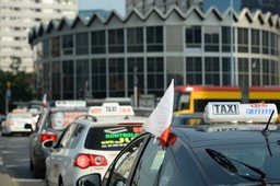 Warszawa zablokowana przez taksówkarzy. Protestują przeciwko przewoźnikom bez licencji