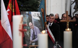Mazurek: W obliczu ludzkiej tragedii PiS zachował się jak trzeba