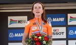 Triumf reprezentantek Holandii w wyścigu o mistrzostwo świata w kolarstwie. Zdobyła medal ze złamaną ręką