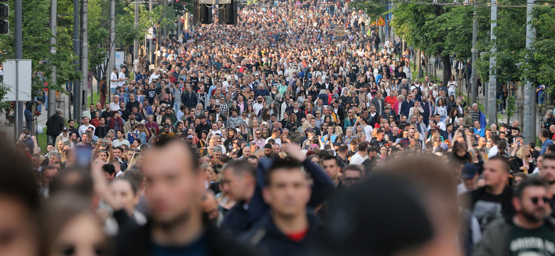 Największe demonstracje w Serbii od dekad. Dziesiątki tysięcy ludzi protestują przeciwko przemocy