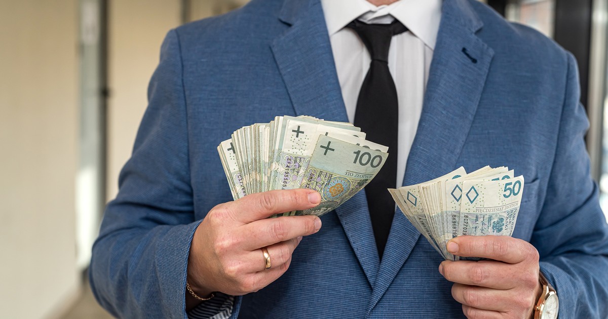 Jak klasa średnia wydaje pieniądze? "Kupiliby kolejne mieszkanie w kraju, ale teraz strach"