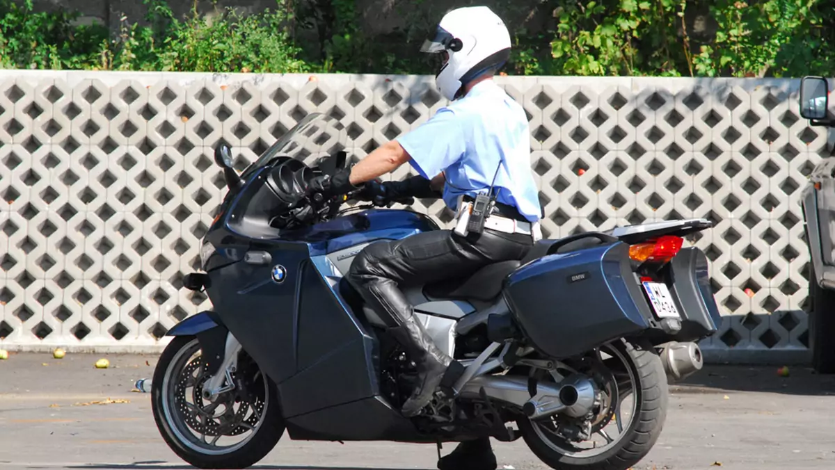 Jak jeżdżą policjanci? Zadbajcie o (swoje) bezpieczeństwo!