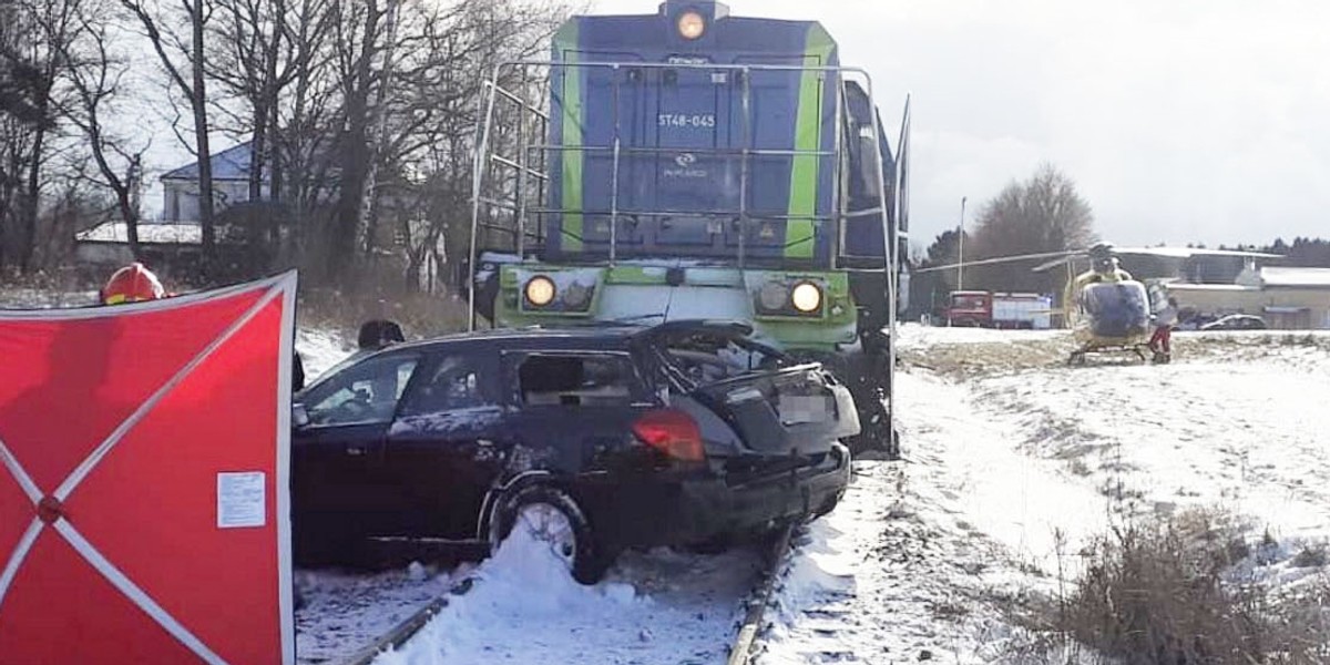 Do wypadku doszło na niestrzeżonym przejeździe kolejowym. 