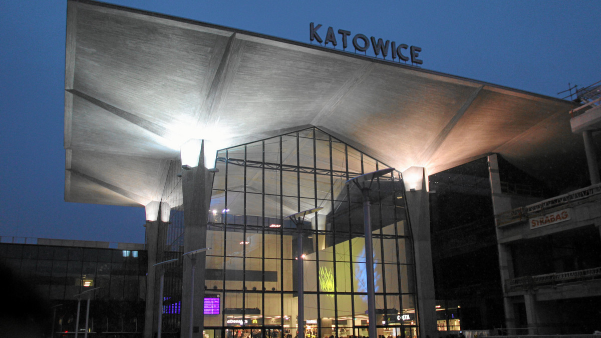 Na 2 lutego zaplanowano otwarcie podziemnego dworca autobusowego oraz tunelu samochodowego pod nowym dworcem kolejowym w Katowicach. Tym samym możliwy stanie się przejazd samochodów pod dworcem między ulicami Słowackiego i Dworcową.