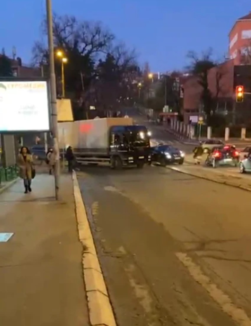 Kamion u Dimitrija Tucovića napravio kolaps