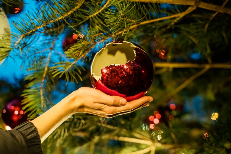 Kampania społeczna "Pobite bombki szokują"