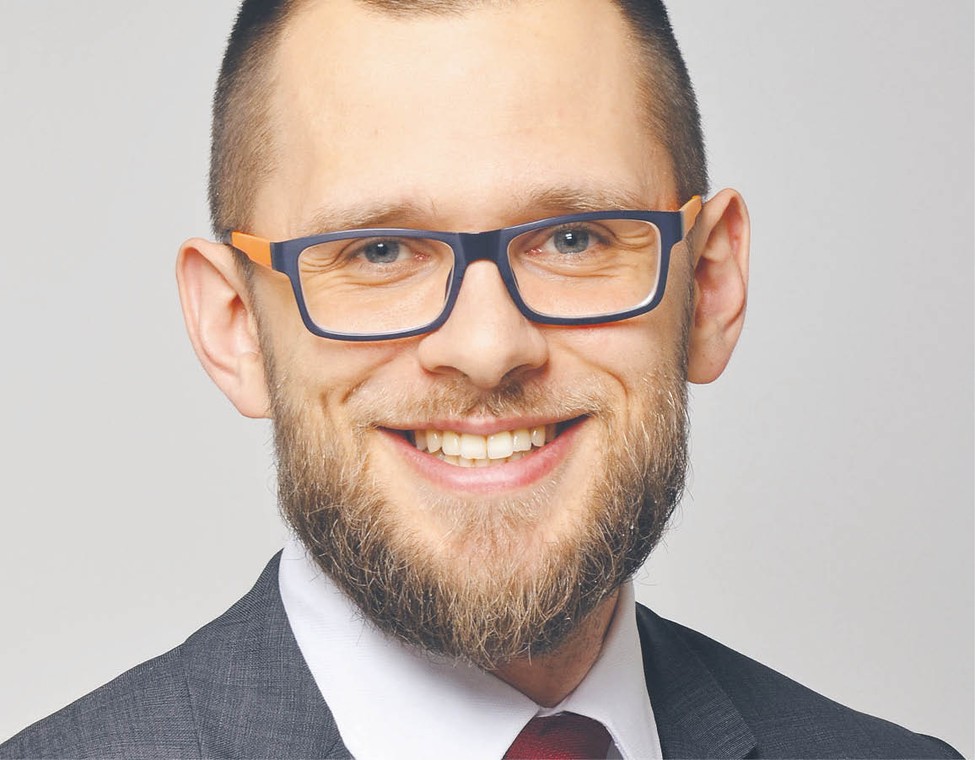 Jakub Michalski adwokat z kancelarii OMLegal. Przez prawie 10 lat zajmował się w Ministerstwie Sprawiedliwości analizami strategicznymi i jako zastępca dyrektora departamentu strategii i funduszy europejskich odpowiadał za budowanie strategii dla wymiaru sprawiedliwości