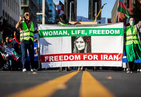 Strzelają kobietom w twarz, piersi i genitalia. Irańscy lekarze alarmują, że to "celowe działanie"