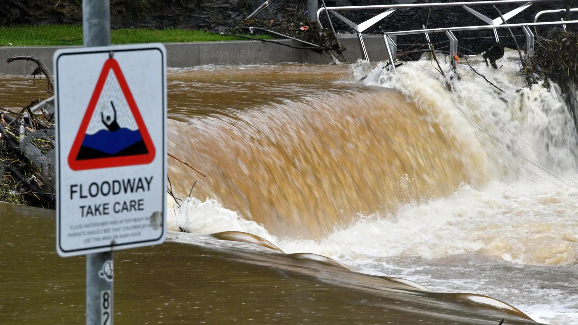 Wygrali z pożarami, teraz walczą z powodzią. 10 mln mieszkańców Australii zagrożonych