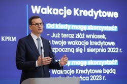 Wakacje kredytowe. Premier apeluje, by składać wnioski jeszcze dzisiaj