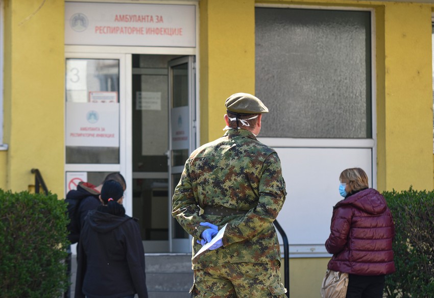 Novi Sad198 ambulanta za respiratorne infekcije vojska vojnici i gradjani cekaju testiranje na korona virus foto Nenad Mihajlovic