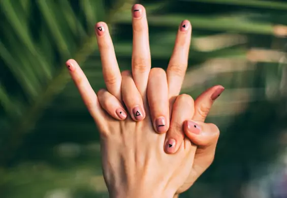 Wygoda i trwalszy manicure, czyli za co kochamy krótkie paznokcie