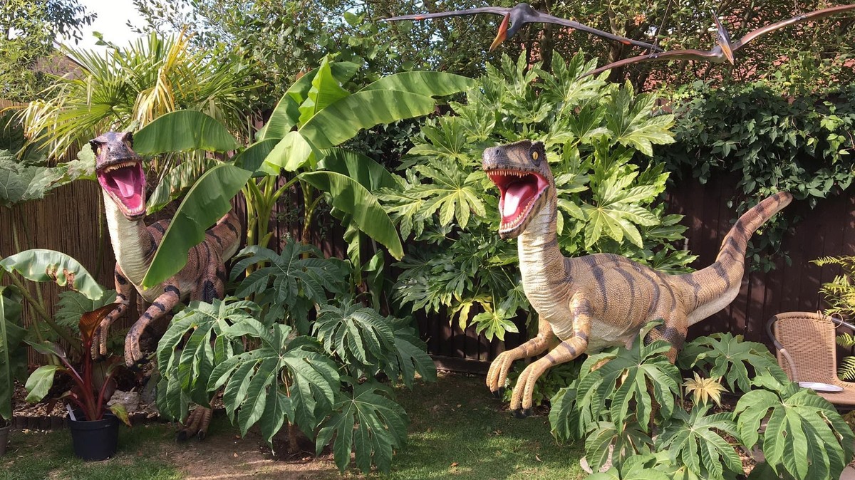 Jurassic Parkot varázsolt a kertjéből a férfi -12 milliót költött rá