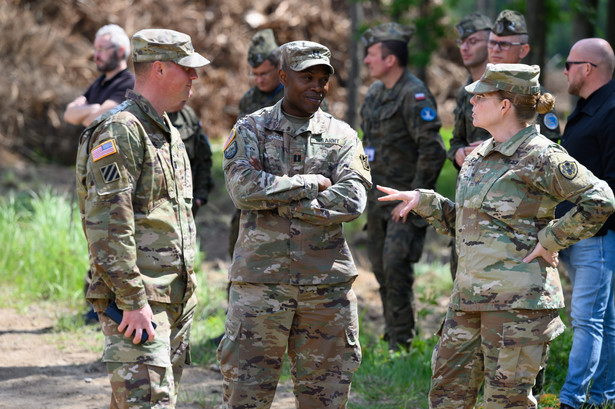 Amerykańscy żołnierze na inauguracji budowy magazynów środków bojowych w Powidzu