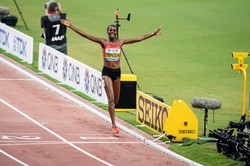 Rekordzistka świata pracuje na farmie. Zbiera liści herbaty