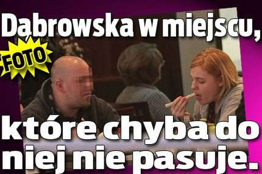 Dąbrowska w miejscu, które chyba do niej nie pasuje. FOTO