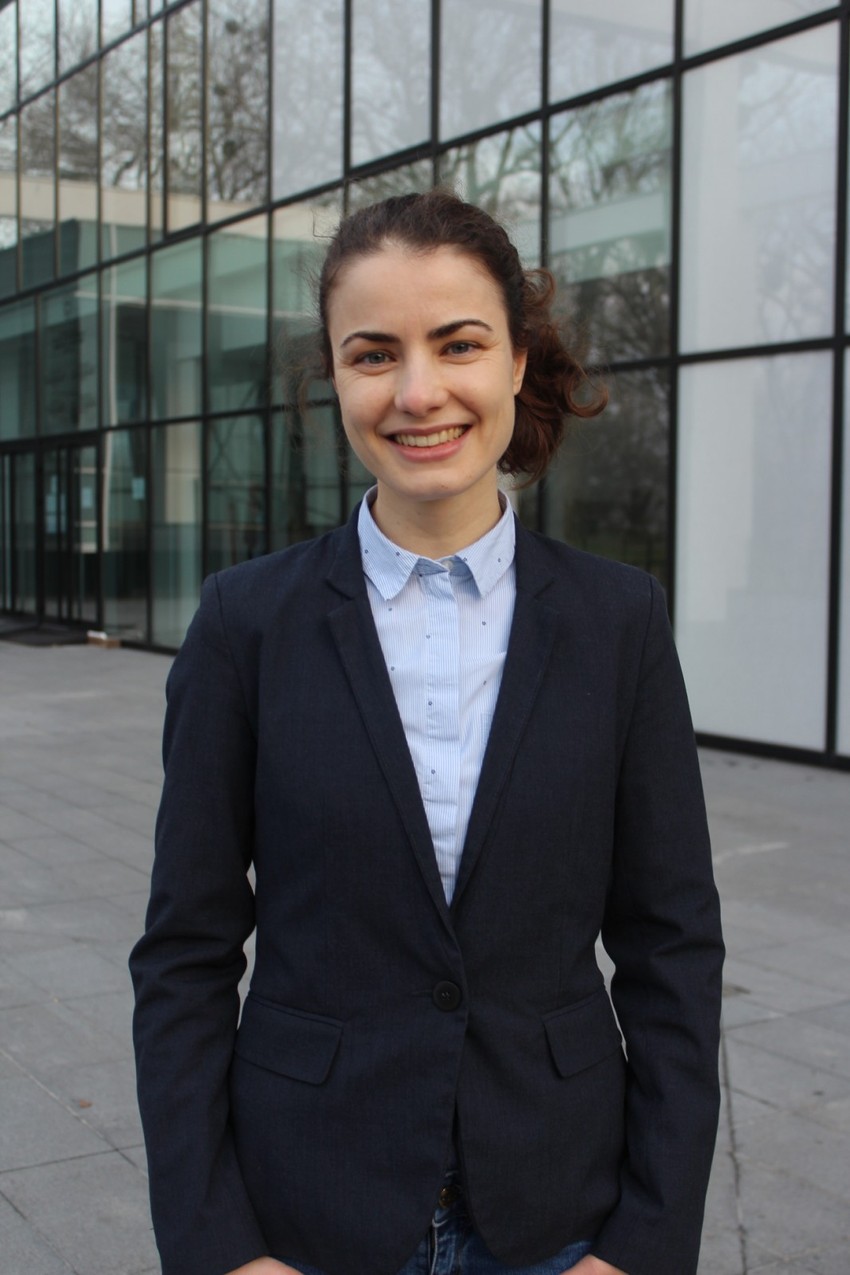 Nakon postdiplomskih studija, Jelena ostaje na lisabonskom Univerzitetu NOVA