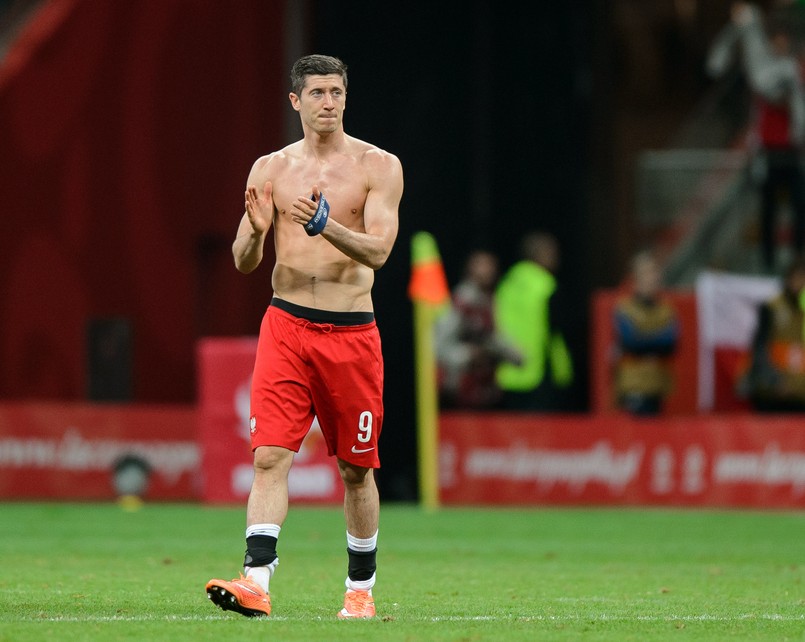 Lewandowski ma nie gorsze ciało od Ronaldo. Byłby dobrym chippendalesem? ZDJĘCIA