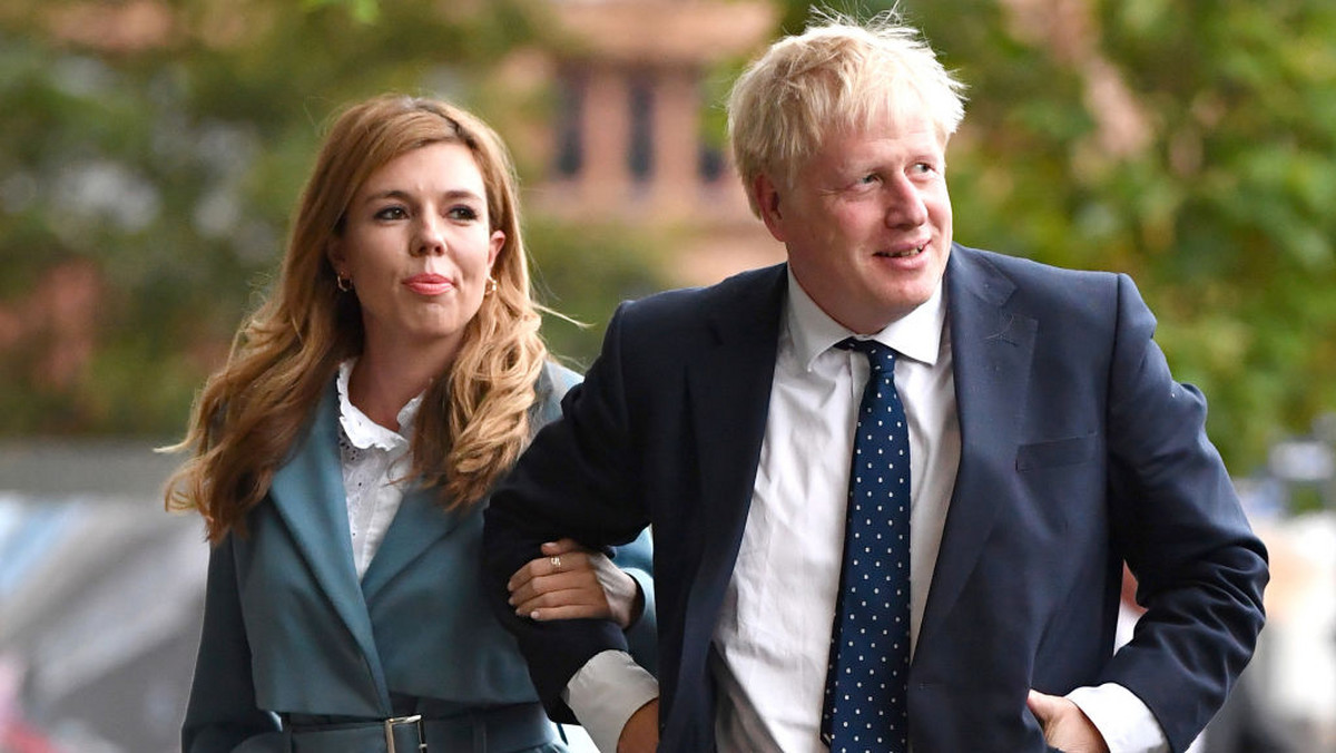 Brytyjski premier Boris Johnson oraz jego partnerka Carrie Symonds poinformowali, że pod koniec zeszłego roku się zaręczyli, a latem spodziewają się narodzin dziecka.