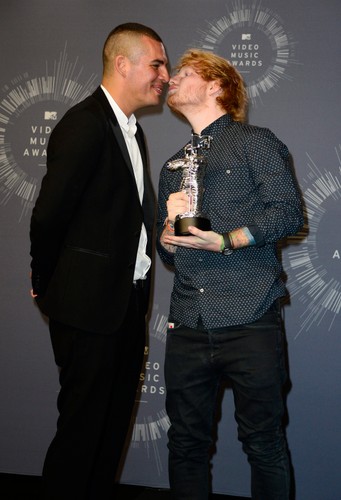 Teledysk roku męski: Ed Sheeran – 'Sing' (na zdjęciu z reżyserem Emilem Navą)