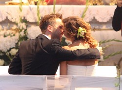 Piękna aktorska para na ślubnym kobiercu. Zobacz zdjęcia!